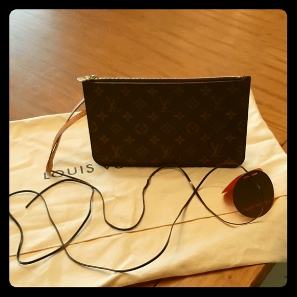 Louis Vuitton Handbags - Louis Vuitton Wristlet